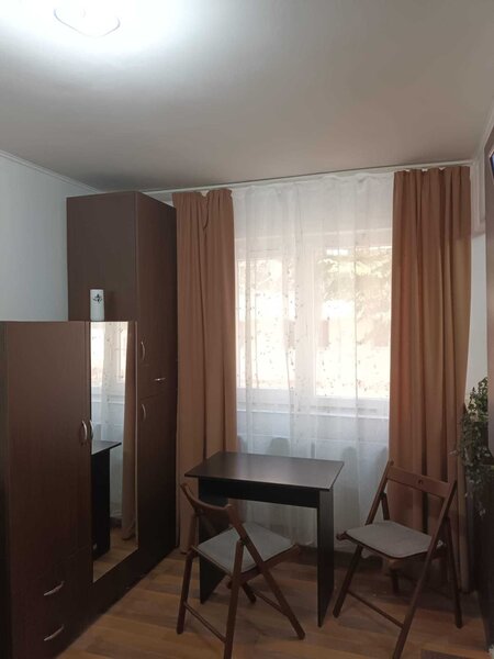 Oltenitei, Piata Sudului, garsoniera.