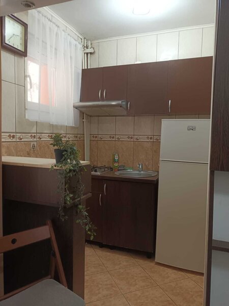 Oltenitei, Piata Sudului, garsoniera.