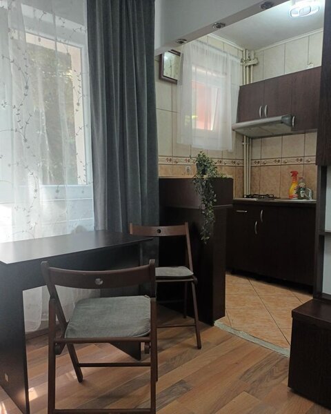 Oltenitei, Piata Sudului, garsoniera.