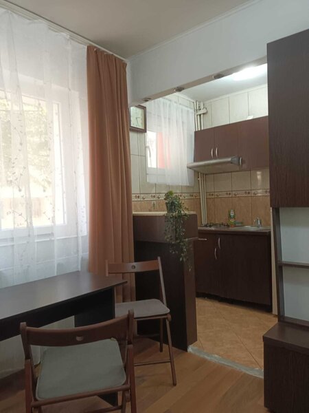 Oltenitei, Piata Sudului, garsoniera.