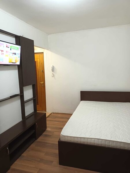 Oltenitei, Piata Sudului, garsoniera.