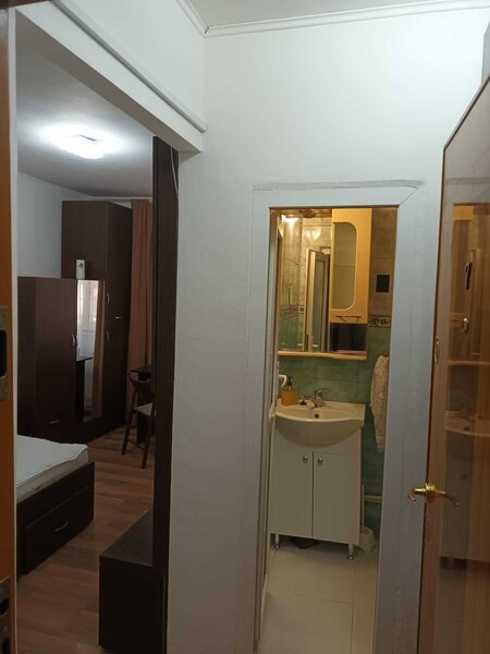 Oltenitei, Piata Sudului, garsoniera.